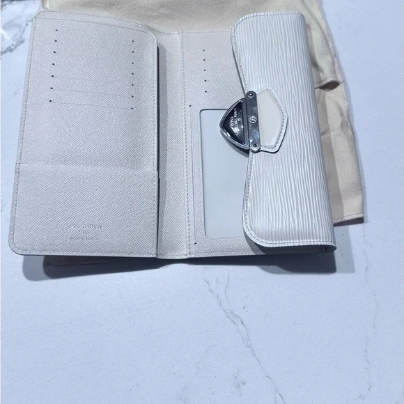 Elegant White Clutch Bag
